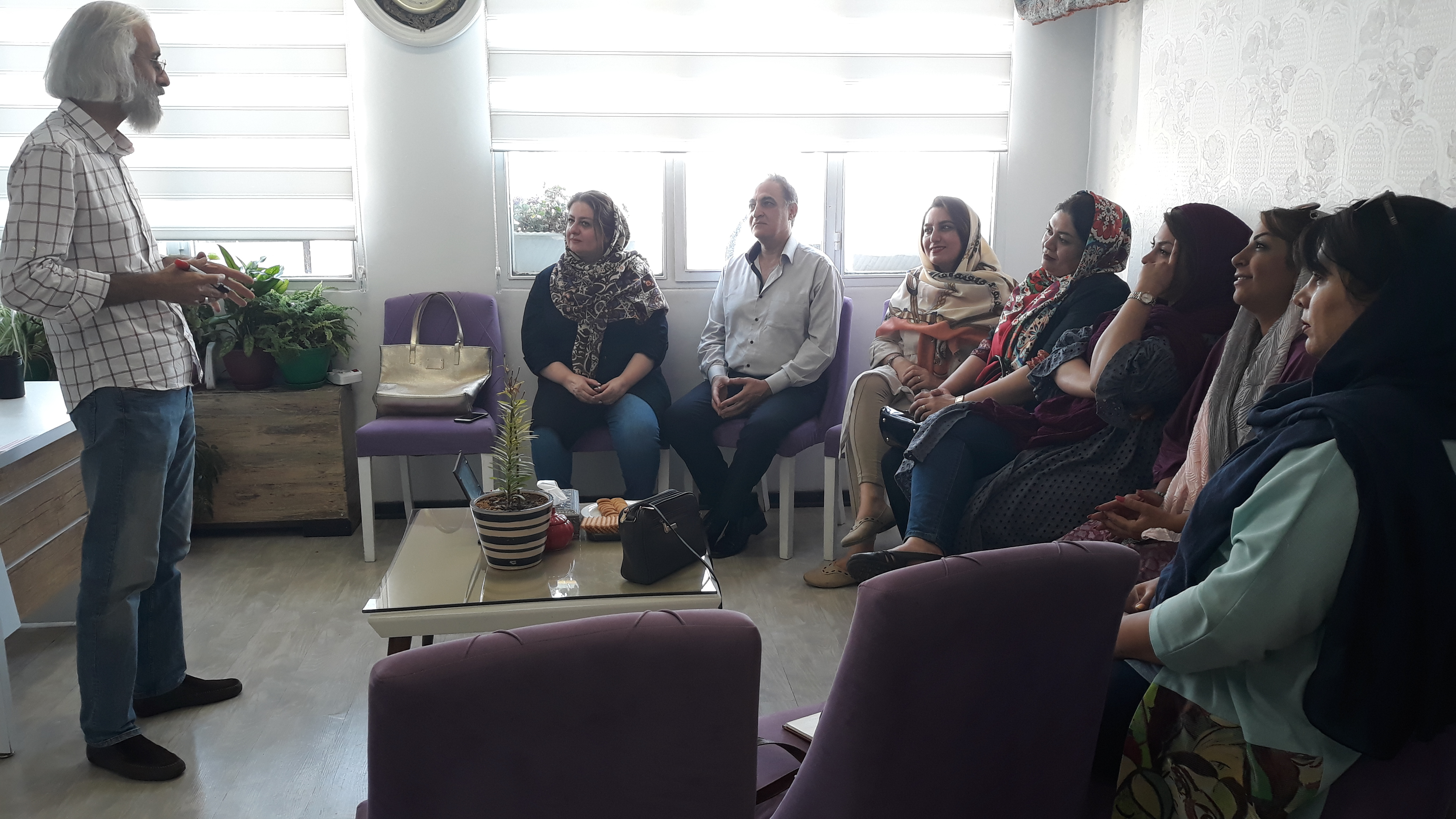 گروه درمانی چاقی در مرکز مشاوره راه سوم درمان چاقی